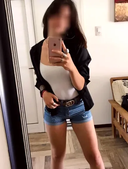 Amira, 29