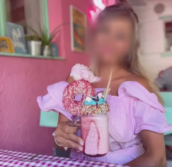 Elif, 35