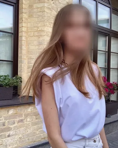 Ella, 23
