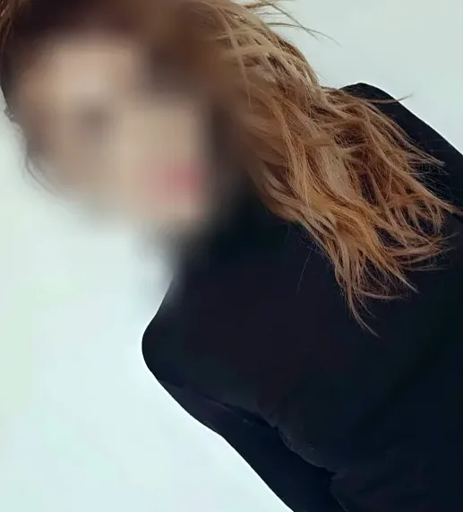 Ellen, 28