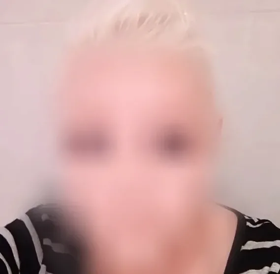 Ellen, 39