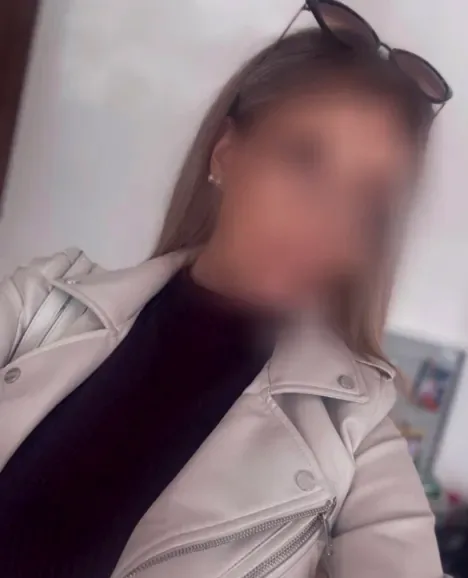 Ellie, 26