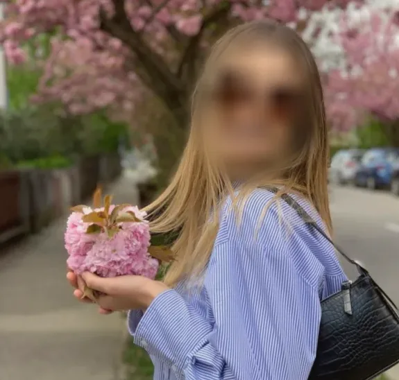 Nadia, 23