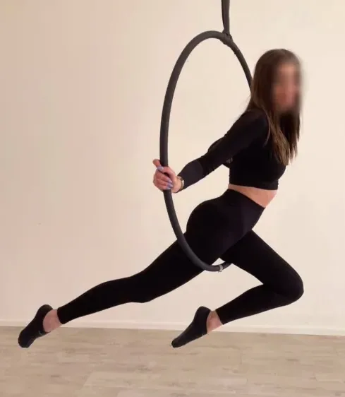 Olivia, 25