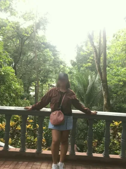 Rosa, 32